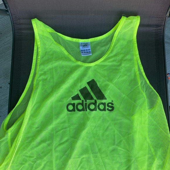 25 Adidas Youth Soccer Pinnies - Picture 4 of 7